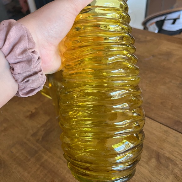 Vintage yellow glass pitcher and vase - Picture 4 of 4